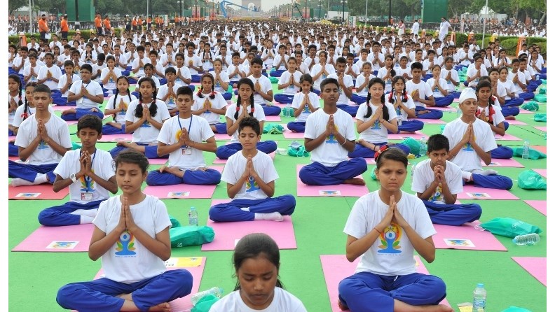 21.6.17 - United Nations International Yoga Day - FindeDeinYoga.org
