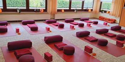 Yogakurs - vorhandenes Yogazubehör: Meditationshocker - Teutoburger Wald - Sohanas Yogawelt