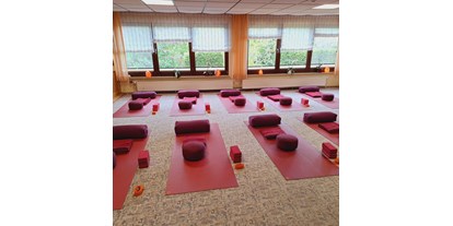 Yogakurs - vorhandenes Yogazubehör: Meditationshocker - Nordrhein-Westfalen - Sohanas Yogawelt