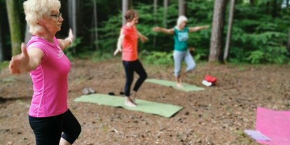 Yogakurs - geeignet für: Schwangere - Oststeiermark - Yoga für Seniorinnen
Bei Schönwetter hat die Stunde auch schon mal im Wald oder auf der Wiese statt gefunden :) - Natur & YOGA