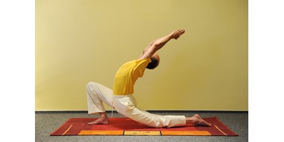Yogakurs - vorhandenes Yogazubehör: Decken - Metzingen - Yoga für Einsteiger