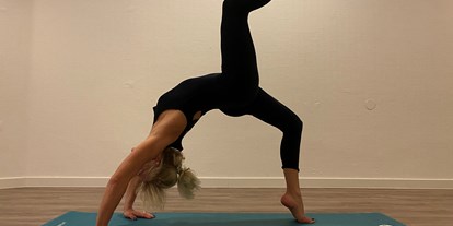 Yogakurs - Erreichbarkeit: gut mit dem Auto - Friedrichsdorf (Hochtaunuskreis) - Power Yoga Vinyasa, Pilates, Yoga Therapie, Classic Yoga