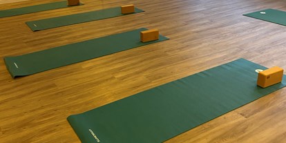 Yogakurs - Mitglied im Yoga-Verband: BYY (Berufsverbandes präventives Yoga und Yogatherapie e.V.) - Deutschland - Power Yoga Vinyasa, Pilates, Yoga Therapie, Classic Yoga