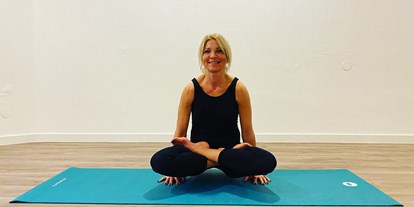 Yogakurs - Ausstattung: Sitzecke - Friedrichsdorf (Hochtaunuskreis) - Power Yoga Vinyasa, Pilates, Yoga Therapie, Classic Yoga