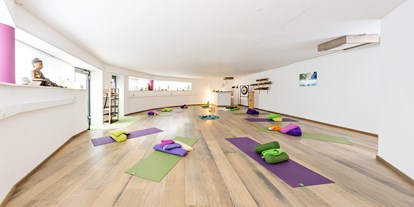 Yogakurs - Ambiente: Modern - Vierkirchen Pasenbach - 2 hochwertigen Luftreinigungsanlagen sorgen für reine und gute Luft während der Yogastunden - Yoga und Krebs (YuK)