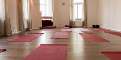 Yogakurs - Kurse für bestimmte Zielgruppen: Kurse für Unternehmen - Leverkusen Opladen - Unser heller, freundlicher Kursraum #1 - Sunny Mind Yoga