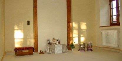 Yogakurs - Erreichbarkeit: gute Anbindung - Ebersberg (Landkreis Ebersberg) - Yogaraum in Pörsdorf - Raum des Herzens - Entspannung, Gesundheit, Meditation mit Yoga & Ayurveda