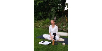 Yogakurs - vorhandenes Yogazubehör: Sitz- / Meditationskissen - Rommerskirchen - Kundalini Yoga und Breathwalk in Dormagen