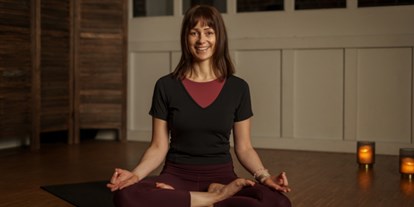 Yogakurs - geeignet für: Ältere Menschen - Seligenstadt - Hallo, ich bin Michaela - MiRei Yoga - Vinyasa | Yin | Inside Flow Yoga 