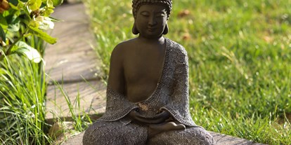 Yogakurs - vorhandenes Yogazubehör: Sitz- / Meditationskissen - Oeting - Außen  - Vinyasa Flow, Yin Yoga, Ashtanga Yoga