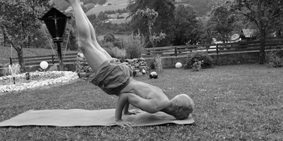 Yogakurs - vorhandenes Yogazubehör: Yogamatten - Tirol - tirolyoga acroyoga ashtanga tirol österreich - Yoga Osttirol
