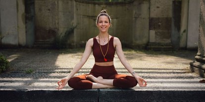 Yogakurs - vorhandenes Yogazubehör: Decken - Berlin-Stadt - Farina Yoga - Yin Yoga · Yoga Nidra · Yin Yang Yoga 