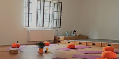 Yogakurs - vorhandenes Yogazubehör: Sitz- / Meditationskissen - Wetzlar - Hatha-Yoga Präventionskurse