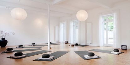 Yogakurs - Ambiente: Gemütlich - Hamburg-Stadt Wandsbek - Yoga im Hof