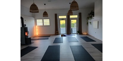 Yogakurs - vorhandenes Yogazubehör: Decken - Würzburg Zellerau - Yogawerkstatt