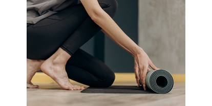 Yogakurs - vorhandenes Yogazubehör: Decken - Oranienburg - Yoga - energiegeladen in den Tag