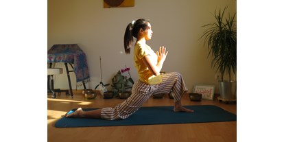 Yogakurs - Erfahrung im Unterrichten: > 100 Yoga-Kurse - Baden-Württemberg - Yoga in Om Shanti Raum in Lindenhof, Mannheim - Here and Now Yoga in Mannheim