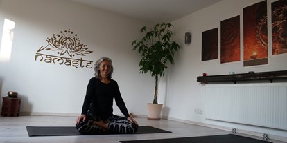 Yogakurs - vorhandenes Yogazubehör: Sitz- / Meditationskissen - Gutach im Breisgau - Kleiner Yogaraum Waldkirch 