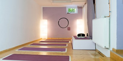 Yogakurs - Ambiente: Kleine Räumlichkeiten - München Maxvorstadt - unser Yogaraum - ZEN-TO-GO Yoga