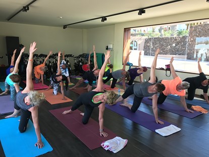 Yoga course - vorhandenes Yogazubehör: Decken - Yoga Retreat Fuerteventura 2017 - Qi-Life Yoga