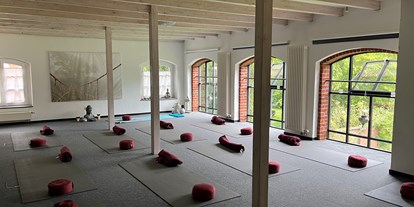 Yogakurs - vorhandenes Yogazubehör: Stühle - Münsterland - Regeneratives Yoga