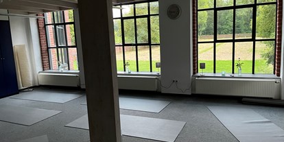 Yogakurs - vorhandenes Yogazubehör: Decken - Münsterland - Yoga auf dem Stuhl