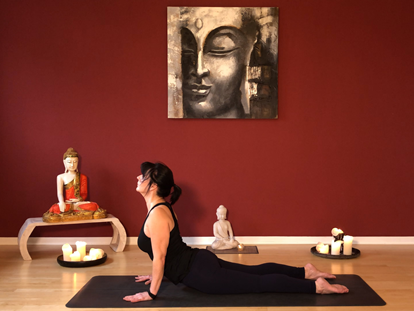 Yogakurs - vorhandenes Yogazubehör: Meditationshocker - Westerwald - Qi-Life Yogalehrer Ausbildung 220h
