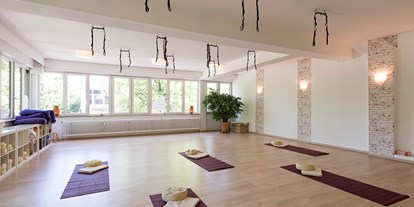 Yogakurs - geeignet für: Dickere Menschen - Binnenland - SatyaLoka Ahrensburg