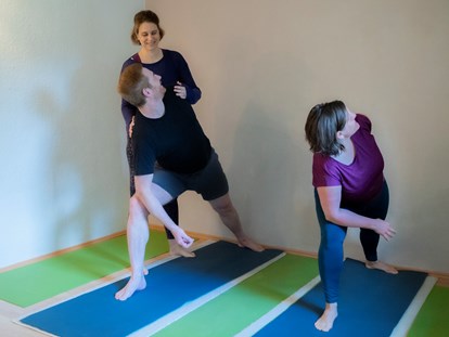 Yogakurs - vorhandenes Yogazubehör: Yogablöcke - Kahl am Main - TriYoga Kurs  - Raum für TriYoga in Hanau CorinaYoga