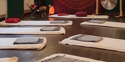 Yogakurs - Kurse für bestimmte Zielgruppen: Kurse für füllige Menschen - Satya-Yoga-Halle