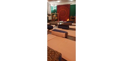 Yogakurs - Kurse für bestimmte Zielgruppen: Kurse für füllige Menschen - Deutschland - Satya-Yoga-Halle