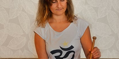 Yogakurs - vorhandenes Yogazubehör: Meditationshocker - Bad Doberan - Yoga & Klang - Nada Yoga