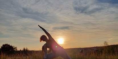Yogakurs - Art der Yogakurse: Geschlossene Kurse (kein späterer Einstieg möglich) - Stuttgart / Kurpfalz / Odenwald ... - Gestreckter Seitwinkel - Hatha Yoga - Präventionskurs - Birgit Schaz - PraxisBewusstSein