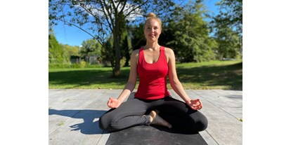 Yogakurs - Yogalehrer:in - Deutschland - Yogakurse Lübeck mit der Outdoor-Yoga-Terrasse