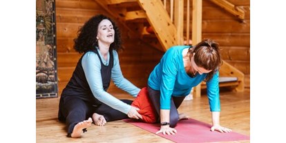 Yogakurs - vorhandenes Yogazubehör: Yogablöcke - Welle - Hatha-Yoga-Kurs