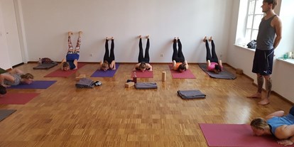 Yogakurs - Yogastil: Acro Yoga - Elbeland - rückbeuegn-special im yogarausch - yogarausch