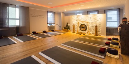 Yogakurs - vorhandenes Yogazubehör: Decken - Stuttgart / Kurpfalz / Odenwald ... - Yogaraum Einzigartig - Hatha-Yoga im Yogaraum Einzigartig