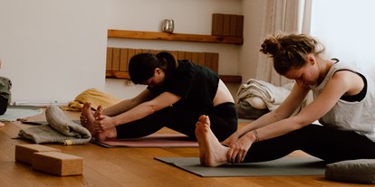 Yogakurs - vorhandenes Yogazubehör: Yogablöcke - Inner Flow Yogalehrer Ausbildung Wolke34