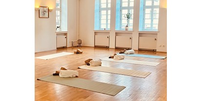 Yogakurs - vorhandenes Yogazubehör: Decken - Wolfhagen - Vinyasa Yoga in Wolfhagen 