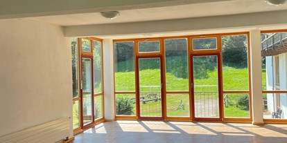 Yogakurs - Ambiente der Unterkunft: Große Räumlichkeiten - Yoga & TCM Retreat im Labenbachhof bei Ruhpolding