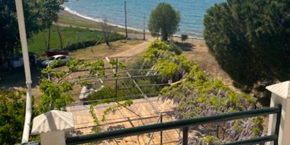 Yogakurs - Griechenland - Ausblick vom Balkon (alle Zimmer verfügen über einen Balkon mit Meerblick) - 300-Stunden Yogatherapie-Kurs mit 500h Master-Yogalehrer Zertifizierung der YAI (Yoga Alliance International)