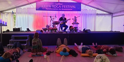 Yogakurs - Yoga Elemente: Mantra singen - Deutschland - Kriya Yoga Festival 2024 - Transformation des Bewusstseins