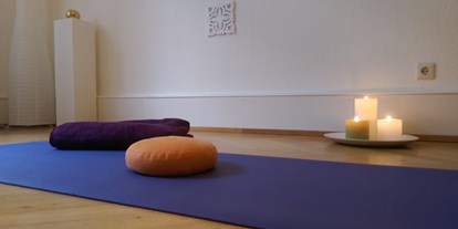 Yogakurs - Ambiente: Große Räumlichkeiten - Gundelfingen - Yoga & Focusing, Annette Haas-Assenbaum