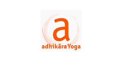 Yogakurs - Ambiente: Gemütlich - Heidelberg Bergheim - adhikāra ist ein Sanskrit-Begriff und bedeutet, das Leben gemäß des individuellen Bewusstseins und der eigenen Fähigkeiten selbstbestimmt zu führen. Die "Führungsgewalt" oder "-Berechtigung", wie das Wort auch direkt übersetzt wird, findet in dem Maße statt, wie es dem Entwicklungsstand entspricht. Sri Aurobindo, der Lehrer des integralen Yoga, betont aber die Möglichkeit, das Bewusstsein und auch neue Fähigkeiten zu entwickeln, die das Leben über die materielle Ebene hinaus ebenso um seelische und geistige Werte erweitern. Es ist mir daher ein Anliegen einen Sinn für seelisch-geistige Werte zu erwerben daher auch über die innere Bedeutung der Übungen im Unterricht zu thematisieren. - adhikāra Yogastudio