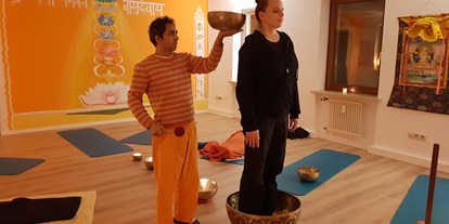 Yogakurs - Kurssprache: Englisch - Potsdam Babelsberg - Yoga in potsdam Himalaya  Yoga & Ayurveda  Zentrum Klangsalle Therapie  - Himalaya Yoga & Ayurveda Zentrum
