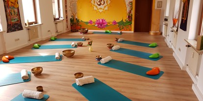 Yogakurs - Kurse für bestimmte Zielgruppen: Kurse für Senioren - Brandenburg Süd - Yoga in potsdam Himalaya  Yoga & Ayurveda  Zentrum Yogaraum  - Himalaya Yoga & Ayurveda Zentrum