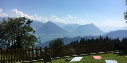 Yogakurs - Kurse für bestimmte Zielgruppen: Yoga bei Krebs - Schwarzwald - Yogawochen-/ Wochenendseminare in der Schweiz und im Schwarzwald - YogaRaum Müllheim