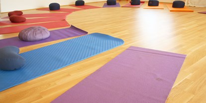 Yogakurs - vorhandenes Yogazubehör: Decken - Graz und Umgebung - Yogaraum Laßnitzhöhe