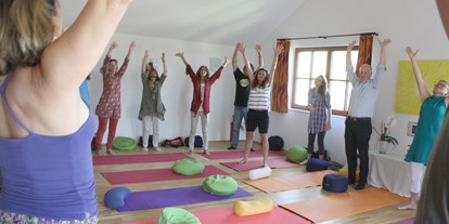 Yogakurs - vorhandenes Yogazubehör: Decken - Steiermark - Yogaraum Laßnitzhöhe