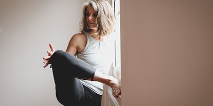 Yogakurs - vorhandenes Yogazubehör: Yogablöcke - Eppstein Bremthal - Weichheit - Annette Päßler